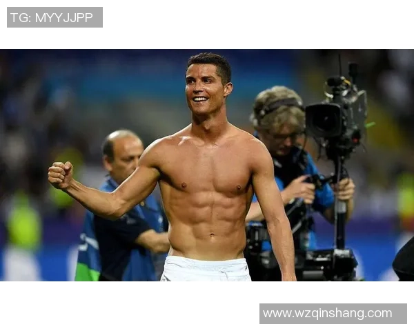 足坛巨星展现健美肌肉风采力量与速度兼具的足球偶像 足坛巨星展现健美肌肉风采力量与速度兼具的足球偶像